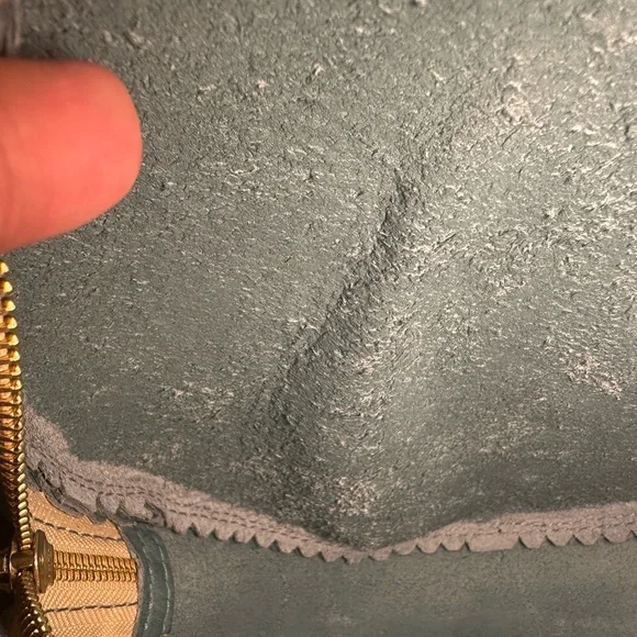 Portland Leather Large Circle Crossbody in Aqua. C-grade bag. - Picture 8 of 12